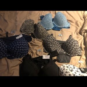 5 Bras and panty sets 44DD.